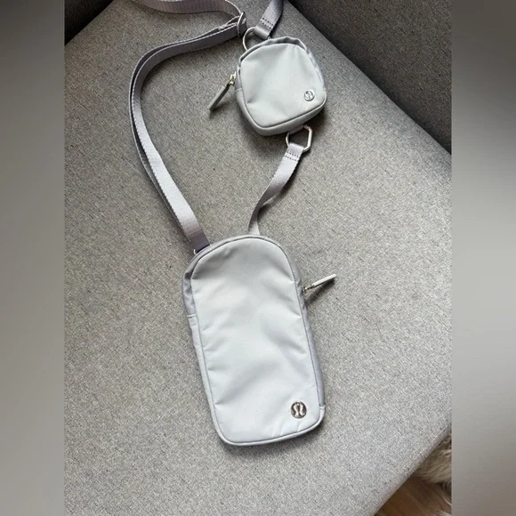 Lululemon 2 compartment shoulder bag - Picture 3 of 9